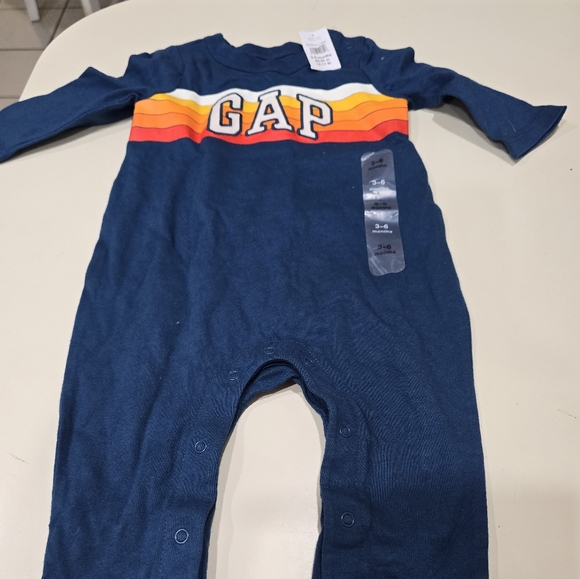 NWT Gap onsie - Picture 1 of 2